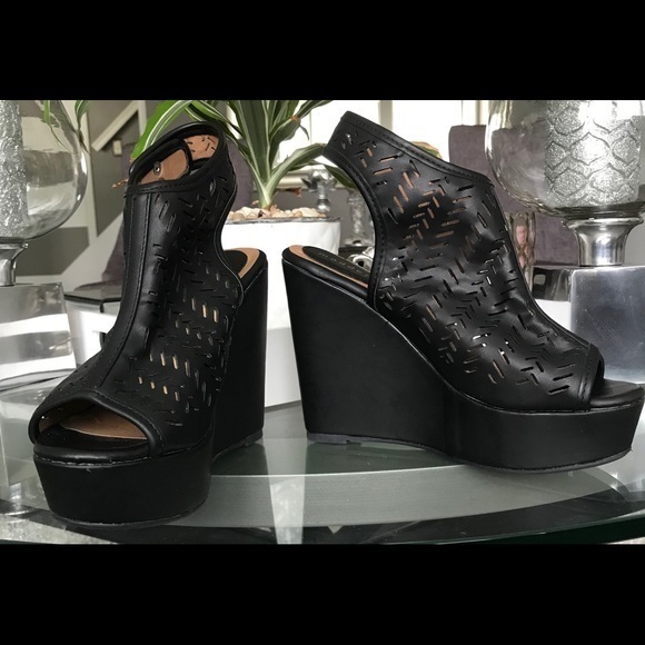 *SOLad*💜Madden Girl Black Peep Toe Bootie Wedges Sz 6 - Picture 5 of 7